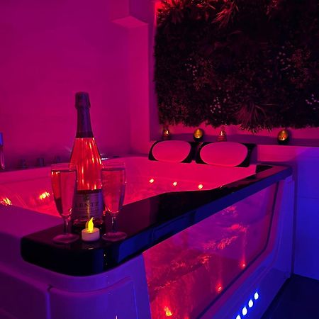 Love Room: Aux Plaisirs Des Sens Jacuzzi Prive 바 외부 사진